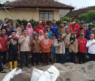 Dinsos Garut Rehabilitasi Rumah Ibu Minawati, Pilar Sosial Bergerak Gotong Royong di Cilawu