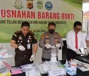 Ratusan Obat Keras, Sabu dan Tembakau Sintetis Dimusnahkan Kejari Tasikmalaya