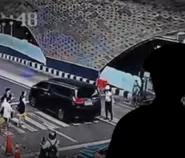 Sopir Alphard di Bundaran HI Ternyata Polisi, Berbalik! Minta Maaf dan Sujud ke Satpam Usai Viral