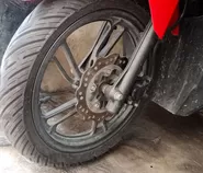 Ban Motor Mulai Oleng atau Muncul Retakan? Cek 5 Tanda Ini Sebelum Terlambat Ganti Baru