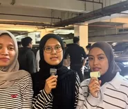 Aksi Kocak Dua Wanita Jadi Reporter 'Breaking News' Saat Mobilnya Terhalang Molis MG di Basement Hotel