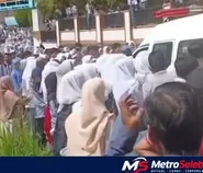 Ambulans Bawa Jenazah Putri Olivia Melintas, Tangis Siswa SMAN 13 Sinjai Pecah