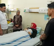 Gus Yasin Tinjau Sekolah Roboh dan Hibur Siswa yang Masih Trauma