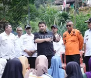 Di pelosok Cupunagara, Kang Rey temui warga yang hidup di tengah ancaman tanah bergerak