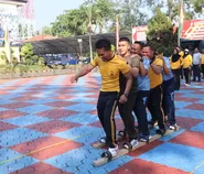Dari bakiak hingga joget balon, Polres Subang angkat kearifan lokal di Hari Bhayangkara