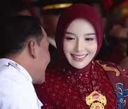 Istri muda Gubernur Kalteng disorot usai dapat seremoni pribadi, padahal asap karhutla masih bayangi warga