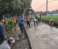 Warga Sidajaya gotong royong cor jalan 600 meter, akses petani dua dusun jadi perhatian