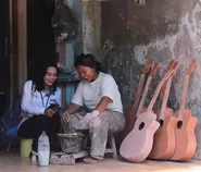 Dari Jerat Rentenir ke Gitar Handmade, Rini Bangkit dan Ukir Masa Depan Bersama PNM