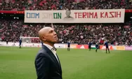 Legenda Ajax Keturunan Maluku Dilepas Suporter, ‘Oom Simon: Terima Kasih’