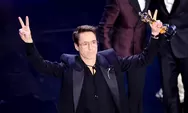 Robert Downey Jr. Raih Penghargaan Oscar Pertamanya Lewat Oppenheimer