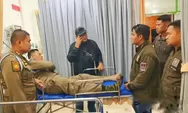 Bubarkan Massa Ricuh, Anggota Satpol PP Padang Patah Tulang Ditabrak Motor
