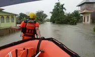 Padang Darurat Banjir, Bocah 9 Tahun di Dadok Tunggul Hitam Dievakuasi Saat Hujan Deras