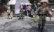 Penertiban PKL di Padang, Satpol PP Sita Payung dan Meja Dagangan