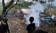 Lahan Makam Kaum Terbakar di Padang
