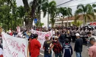 Pedagang Pasar Raya Padang Kembali Demo di Rumah Dinas Wali Kota, Ini Tuntutannya