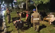 PKL Berjualan di Trotoar dan Taman Jalan Khatib Sulaiman Ditertibkan Satpol PP Padang