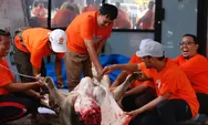 Idul Adha Penuh Berkah, PKS Kota Padang Sembelih 10 Sapi dan 1 Domba
