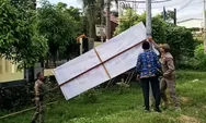 Satpol PP Padang Tertibkan Baliho dan Pantau Penutupan Jalan di Lubuk Lintah
