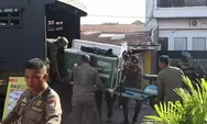 Penertiban PKL di Padang, Satpol PP Amankan Gerobak hingga Banner Pedagang