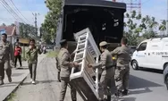 Satpol PP Padang Sita Lapak PKL yang Tinggalkan Dagangan di Fasilitas Umum
