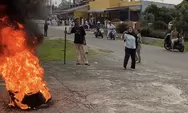 Emak-Emak di Padang Geram Lihat Pendemo Bakar Ban di Tengah Kabut Asap