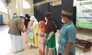 Takmir Masjid Baitun Nikmah Kendal Rutin Santuni Yatim Piatu, Bantu Kebutuhan Sehari-hari