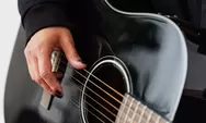 Chord Gitar dan Lirik Lagu ‘Waktu Yang Salah’ – Fiersa Besari Feat Tantri dari Kunci C