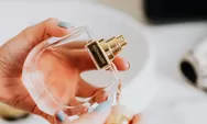 7 Tips Memakai Parfum Biar Tahan Lama, Jangan Digosok-gosok!