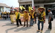 45 Bacaleg Partai Golkar Cosplay Jadi Petani ke KPU Batang, Targetkan 13 Kursi di DPRD