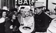Marilyn Monroe Atis Film Tahun 50an dengan Julukan ‘Si Pirang yang Bodoh’ dan Tes Kecerdasannya