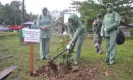Ketua Persit Kartika Chandra Kirana Cabang XLI Kodim 1015 Sampit Tanam Pohon Di Lokasi TMMD