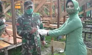 Putus Rantai Covid-19, Persit KCK Cabang XLI Bagikan Sanitizer dan Masker