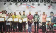 Bupati Mappi Beri Penghargaan kepada Pegawai Teladan