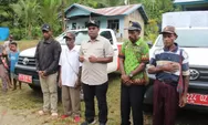 Piter Gusbager Salurkan 13 Unit Kendaraan dan Ratusan Paket Sembako di 4 Distrik di Keerom