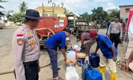 Bantu Masyarakat Pasca Banjir, Polres Aceh Timur Distribusikan Air Bersih Layak Konsumsi di Desa Seumatang