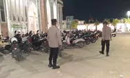 Personel Polsek Idi Rayeuk Amankan Pelaksanaan Tarawih