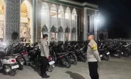 Personel Polsek Idi Rayeuk Amankan Pelaksanaan Tarawih