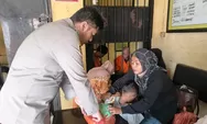 Petugas Cek Barang Bawaan Pembesuk Tahanan di Polres Aceh Timur