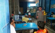 Sambang Warga Malam Hari, Bhabinkamtibmas Polsek Peudawa Pastikan Kamtibmas Desa Binaan Terjaga