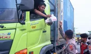 HUT Samapta ke-74, Polres Aceh Timur Bagikan Takjil untuk Pengguna Jalan