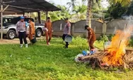 Polsek Idi Tunong Bersama Muspika Bersihkan Masjid Babul Jannah