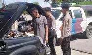Respon Cepat Personel Pos Pam Operasi Ketupat Seulawah Polres Aceh Timur Saat Melihat Kendaraan Warga Mogok