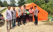 Kapolsek Julok Salurkan Logistik Bantuan Kapolri Kepada Warga Terdampak Banjir