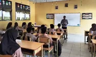 Tingkatkan Pemahaman Digital, Kanit Binmas Polsek Peureulak Barat Kenalkan E-Learning ke Pelajar