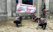 Bakti Religi HUT Bhayangkara Ke-80, Polsek Idi Rayeuk Bersama Warga Bersihkan Masjid