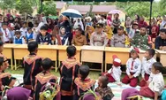Kapolsek Simpang Jernih Dampingi Bunga Zainal Bangkitkan Semangat Anak Korban Banjir