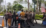 Mahasiswa Terobos Pemprov DKI, Desak Tertibkan Tempat Hiburan di Senopati