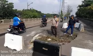 Macet Parah Akibat Jalan Berlubang Besar di Jembatan Cilincing