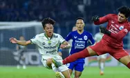Kiper PSIS Adi Satryo Diserang Bobotoh Netizen Usai Sikut Pemain Persib Arsan Makarin
