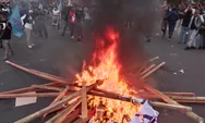 Demo Buruh 10 Agustus 2023 Mulai Lakukan Aksi Bakar Atribut